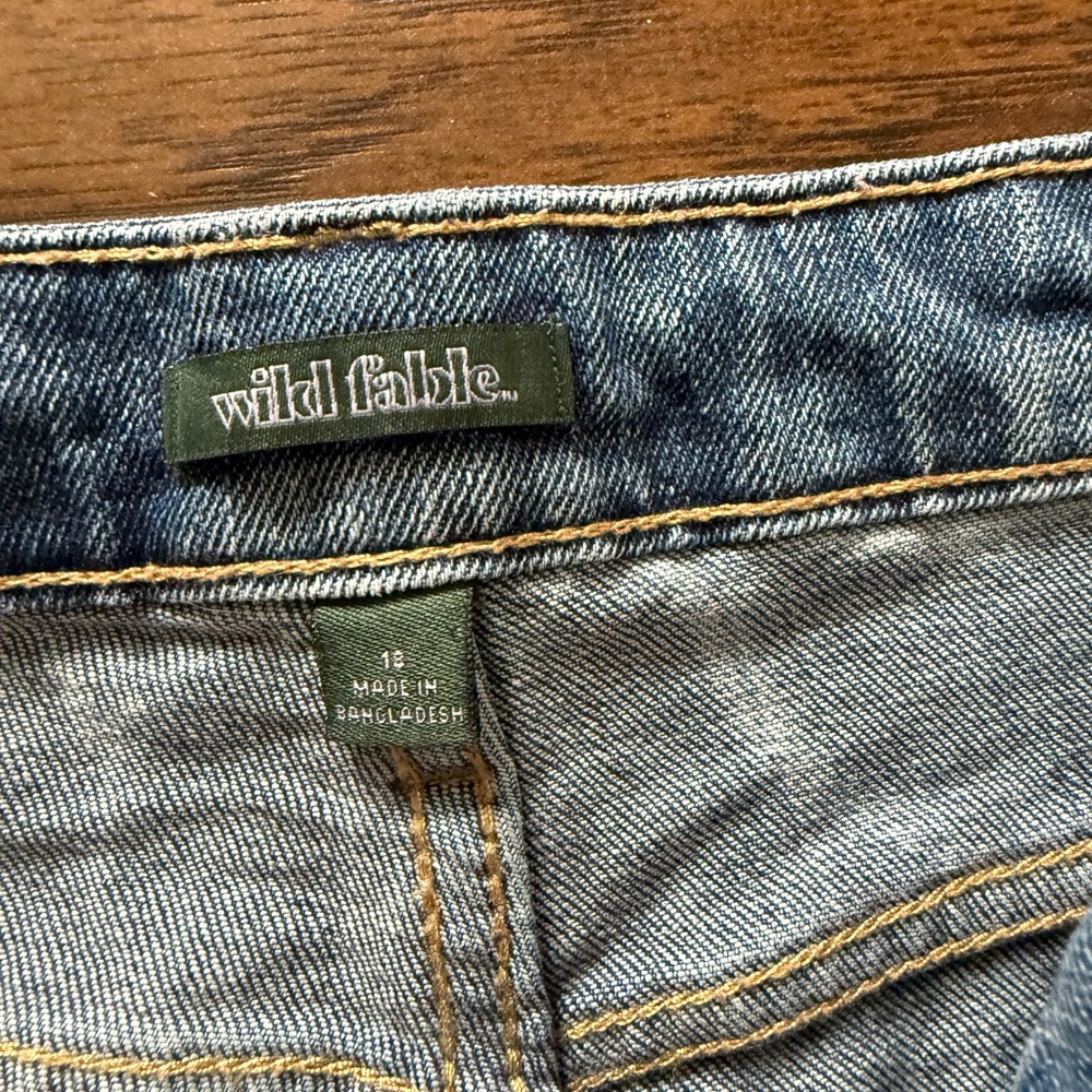 Distressed jeans - Picture 3 of 4